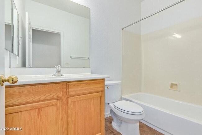 Building Photo - Beautiful 5 bedroom, 3 bathroom home in Surprise AZ