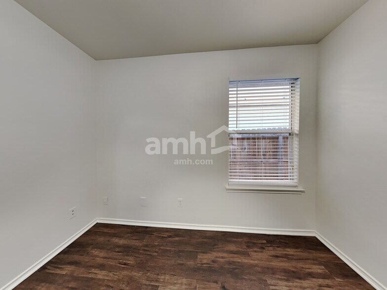 Building Photo - 7427 Draco Leap