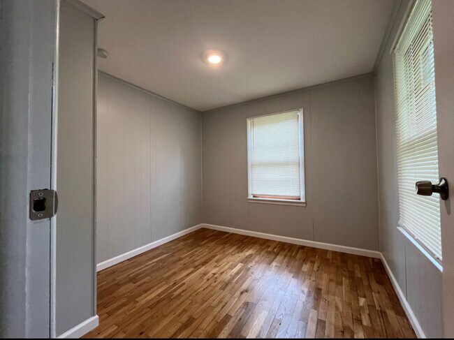 Building Photo - 3009 Cox Ln