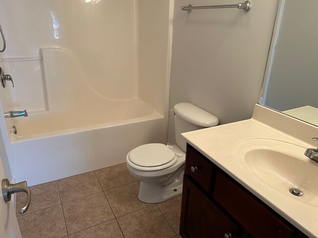 Building Photo - 2 Bedroom/ 2.5 Bath ? Jonesborough, TN 37659