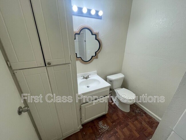 Building Photo - 1731 NW 32nd St