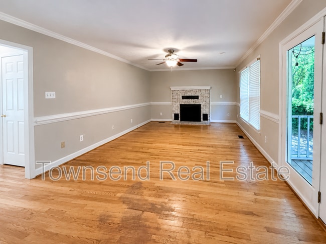 Building Photo - 2937 Delaware Dr