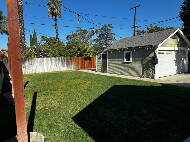 Building Photo - 4475 Larchwood Pl