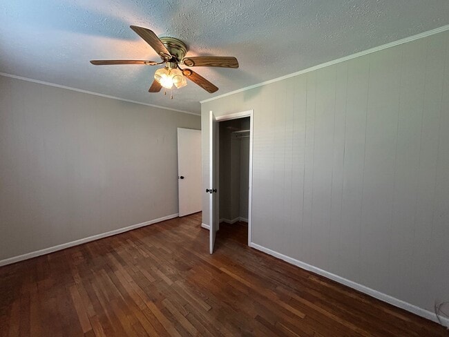 Building Photo - 1706 Dooley Ave