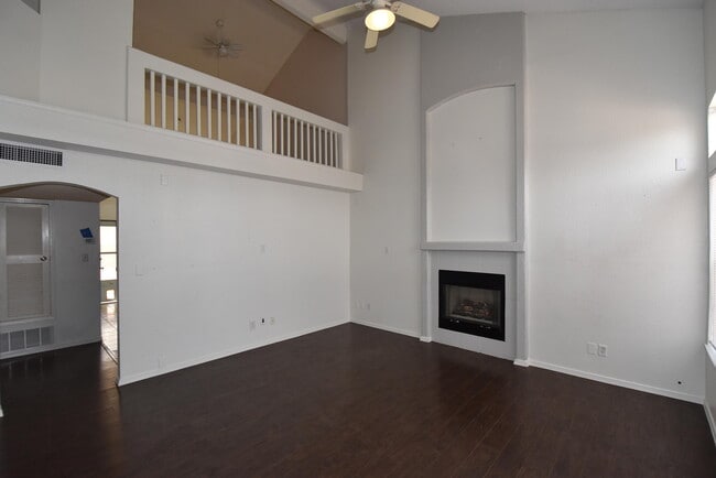 Building Photo - 10893 Alfredo Vasquez Pl