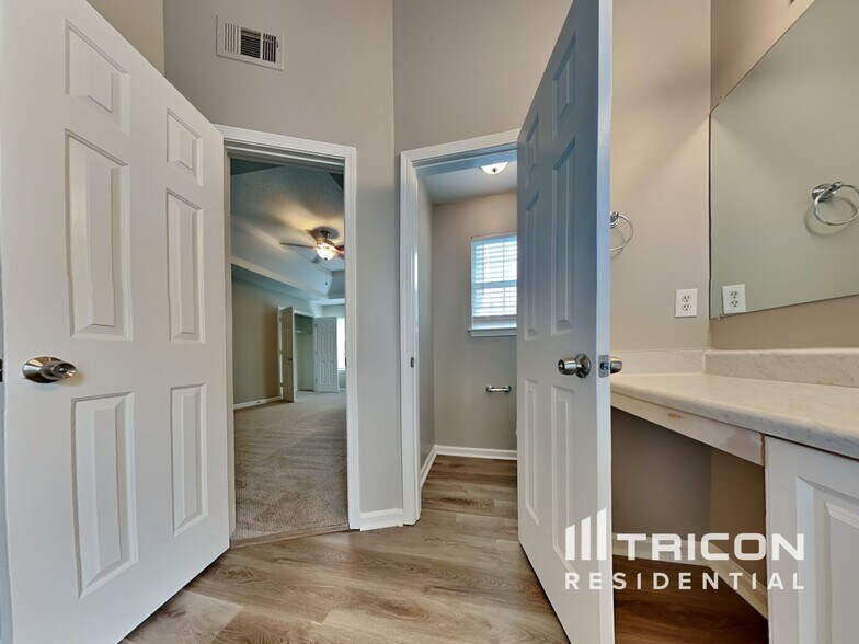 Building Photo - 718 Fletcher Dr