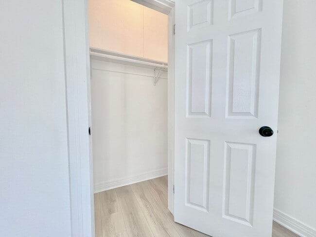 Building Photo - 707 W 48th St