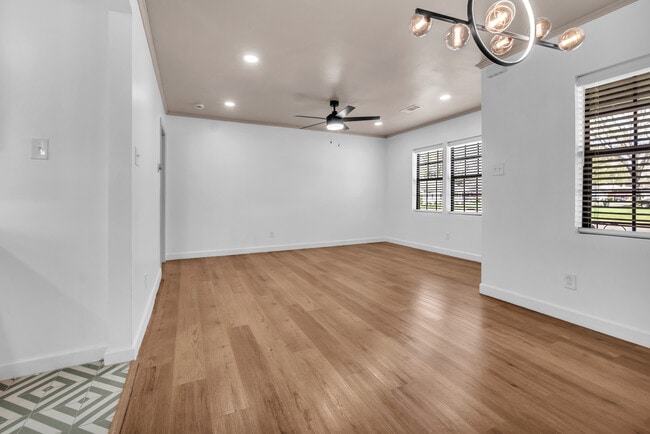 Building Photo - 4895 Helene Rd