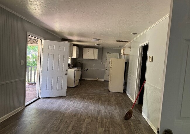 Building Photo - 2833 Walmar Dr
