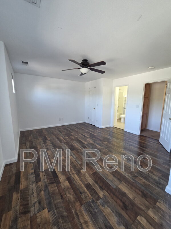 Building Photo - 421 Holcomb Ave
