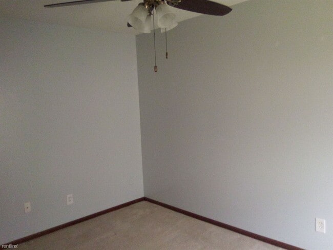 Building Photo - 2 br, 1 bath Duplex - 6111 Weiss St