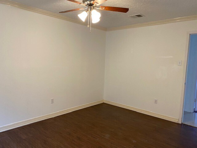 Building Photo - 11610 Pine Knoll