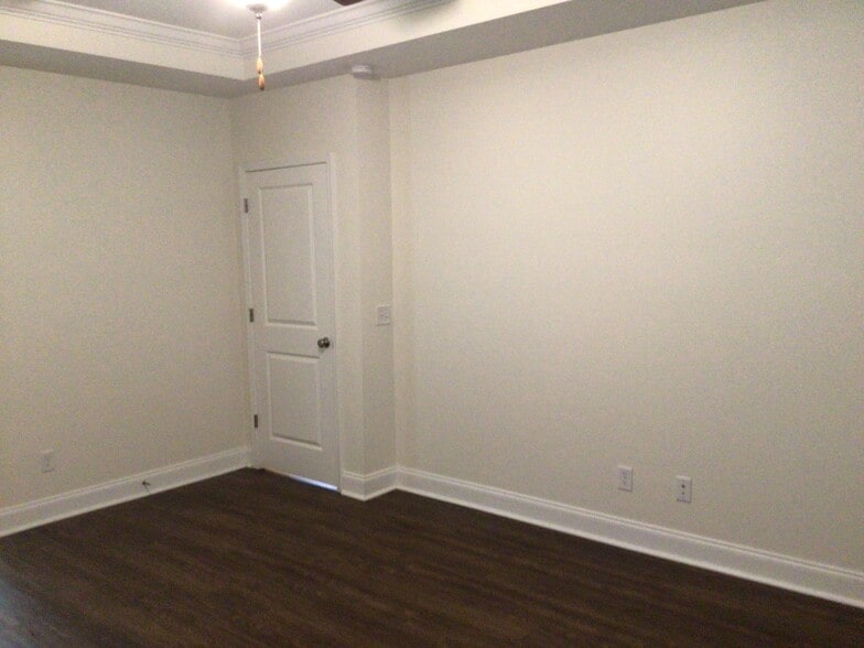 Building Photo - 16 Cherry St