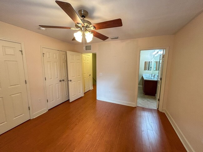 Building Photo - Woods Edge South #147