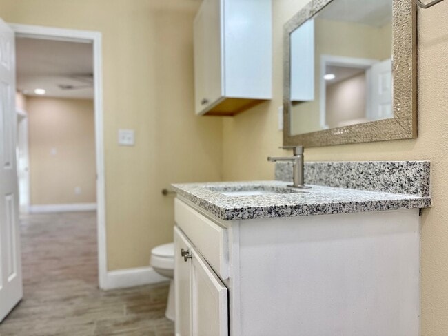 Building Photo - House For Rent