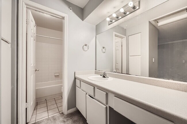 Building Photo - 501 W 26th St