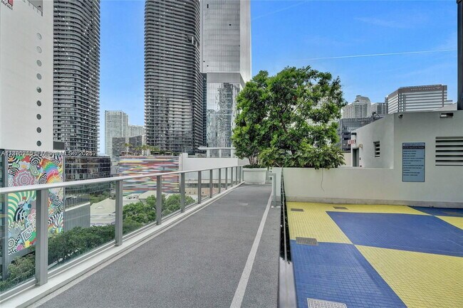 Building Photo - 1010 Brickell Ave