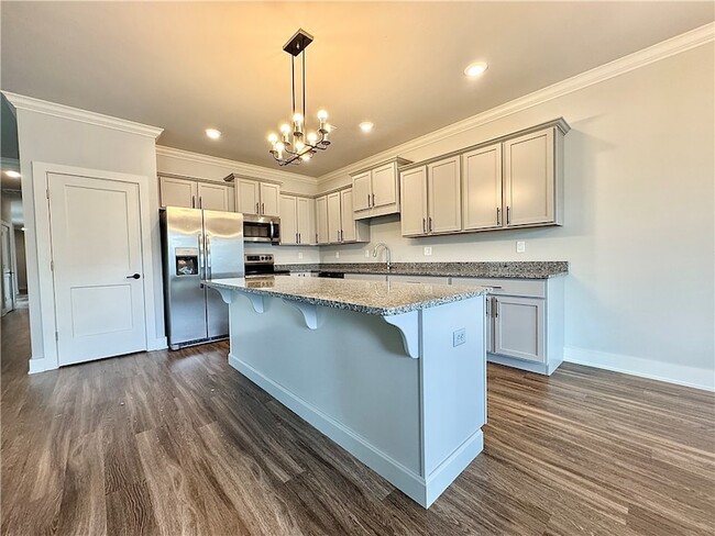 Building Photo - 821 NE Hts Ln