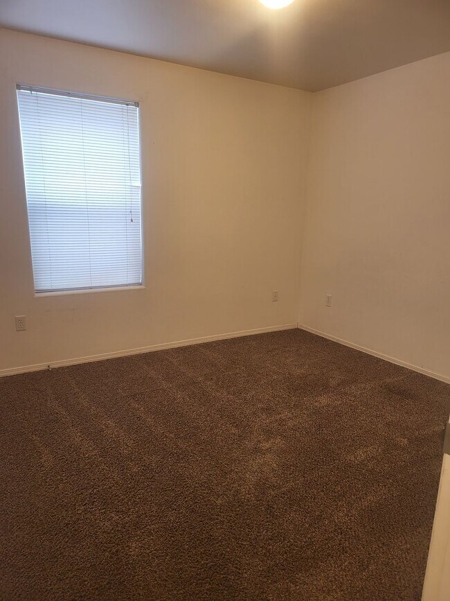 Building Photo - 215-217 K Street -Duplex