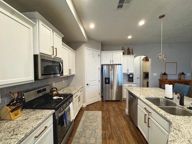 Building Photo - 6801 Prom Ave NE