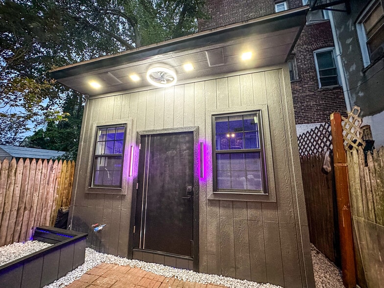 Building Photo - 196 Danforth Ave