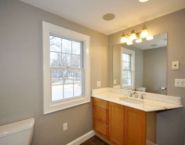 Building Photo - 66 Southfield Cir