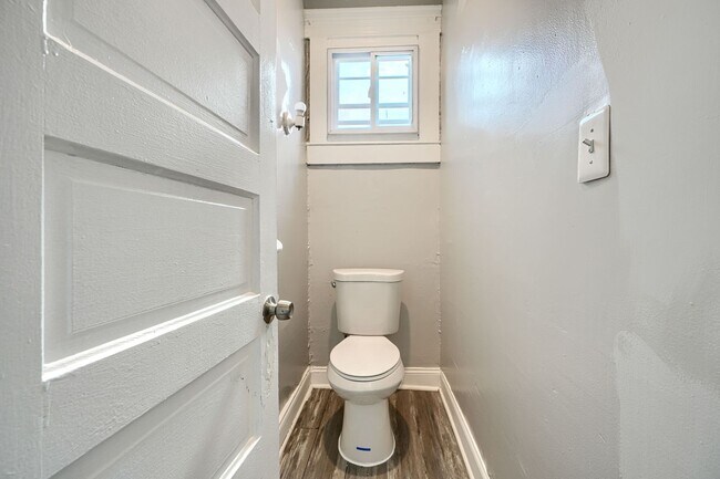 Building Photo - 400 N Hilton St