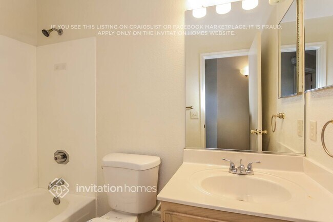 Building Photo - 7934 W Laurel Ln