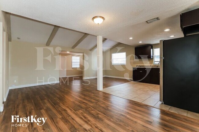 Building Photo - 7100 Sandalwood Dr