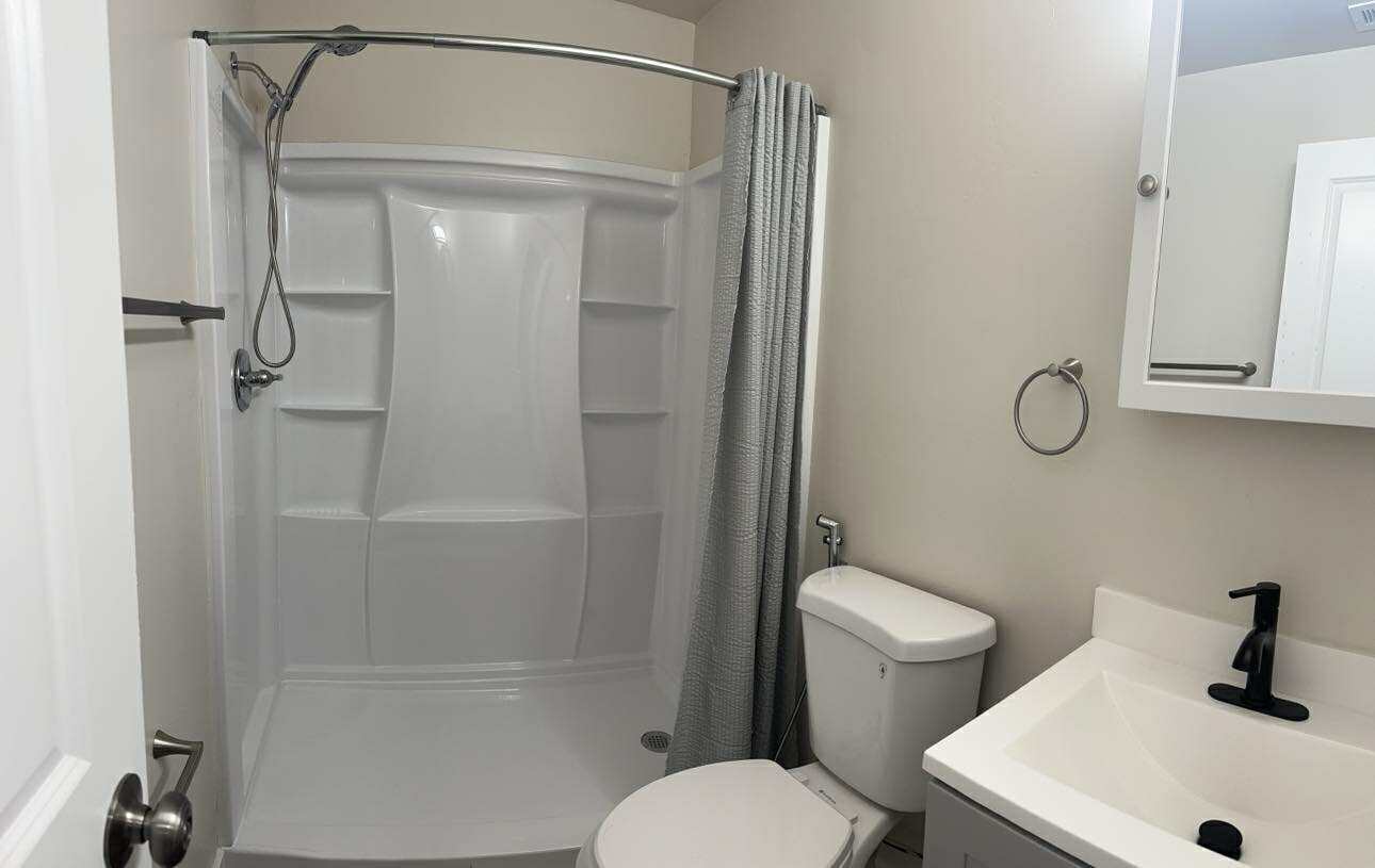 Building Photo - 4760 Voltaire St