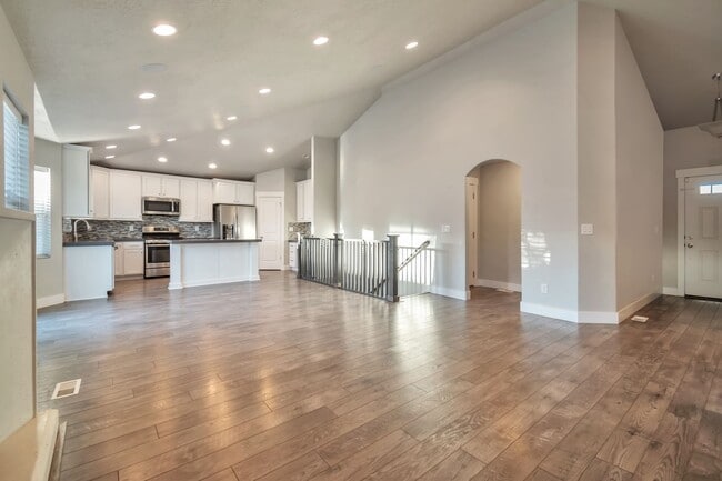 Building Photo - Incredible 6 bedroom Rambler in West Jordan