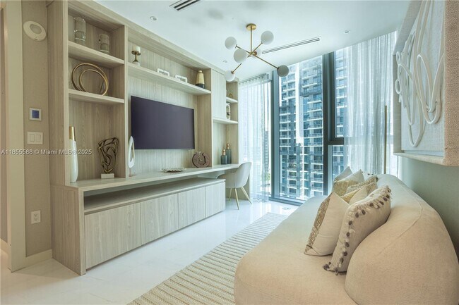 Building Photo - 300 Biscayne Blvd Way