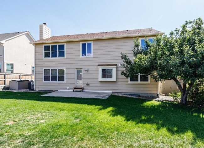 Building Photo - Stunning 5 Bedroom, 3.5 Bath Remodeled Hom...