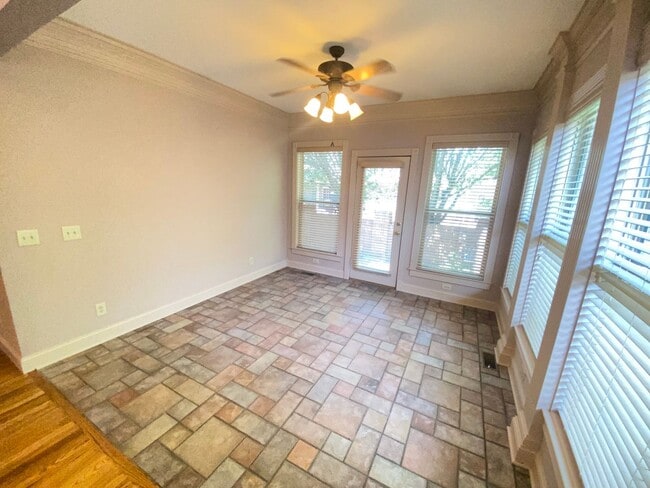 Building Photo - Beautiful home in Fairways subdivision off...