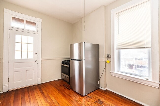 Building Photo - 1935 Utah St