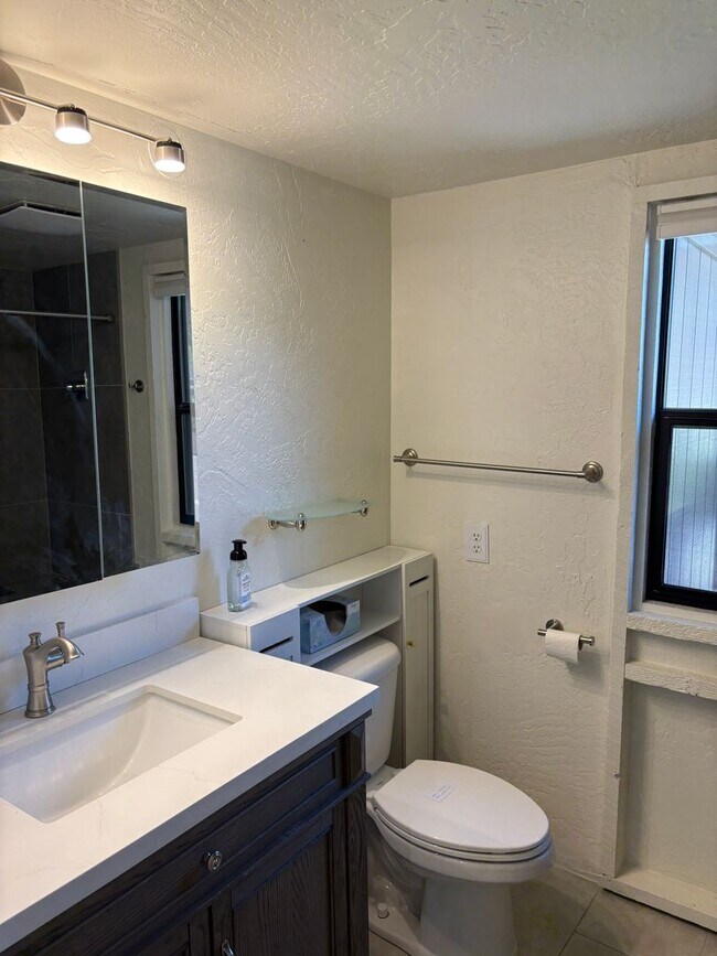 Building Photo - Unfurnished, 1-Year Long-Term Rental