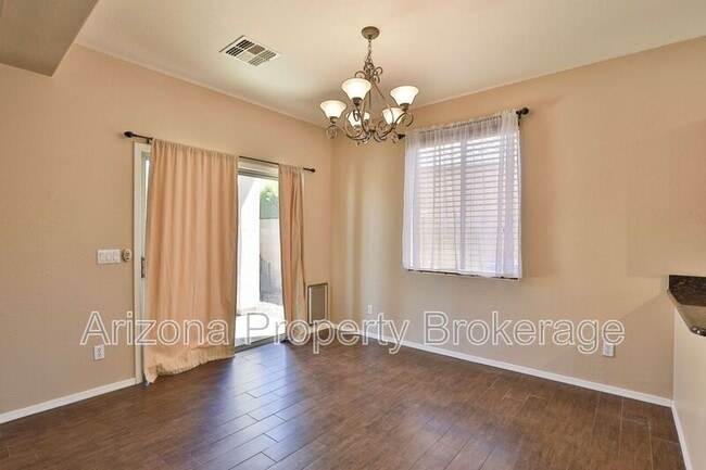 Building Photo - 875 S Porter St