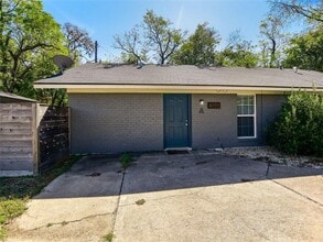 Building Photo - 6113 Manor Rd