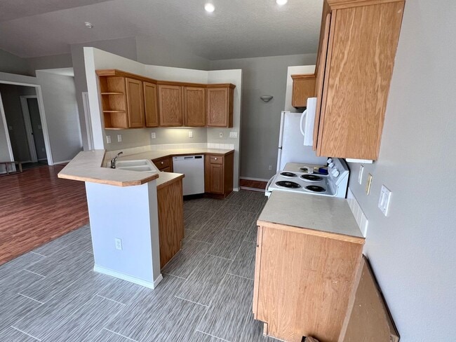 Building Photo - $1,895. - Coming soon! 4 Bed, 2 Bath with ...
