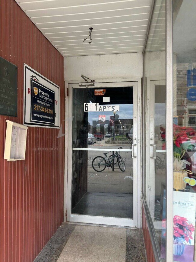 Building Photo - 601 Monroe Ave