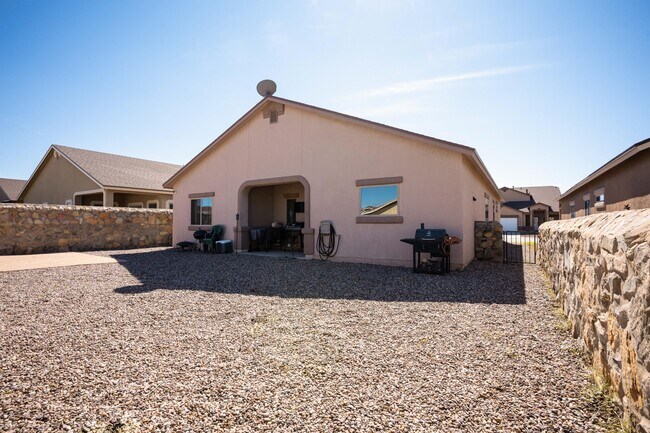 Building Photo - 14311 Early Morn Ave