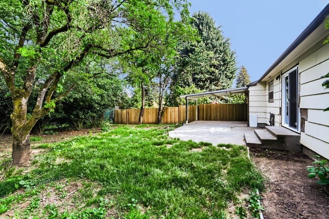 Building Photo - South Tabor — 2BR/1BA Home with Attached Garage