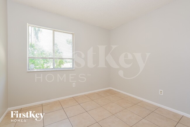 Building Photo - 121 Summerset Dr