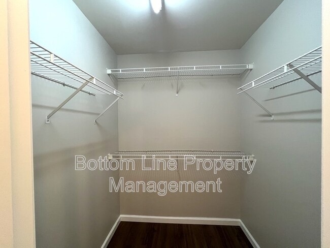 Building Photo - 3279 Mannington Dr