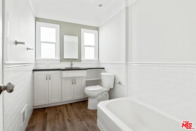 Building Photo - 823 N Edinburgh Ave