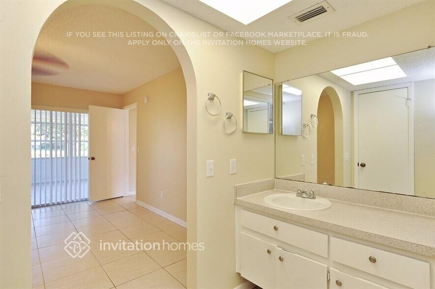 Building Photo - 5209 Windlaff Ave