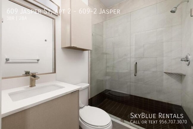 Building Photo - 609 Jasper St