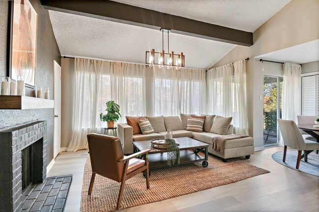 Building Photo - 12400 Overbrook Ln