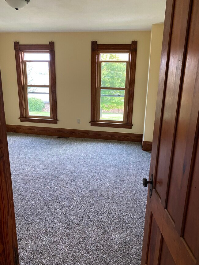 large rooms and new carpet - 400 Nottingham Rd