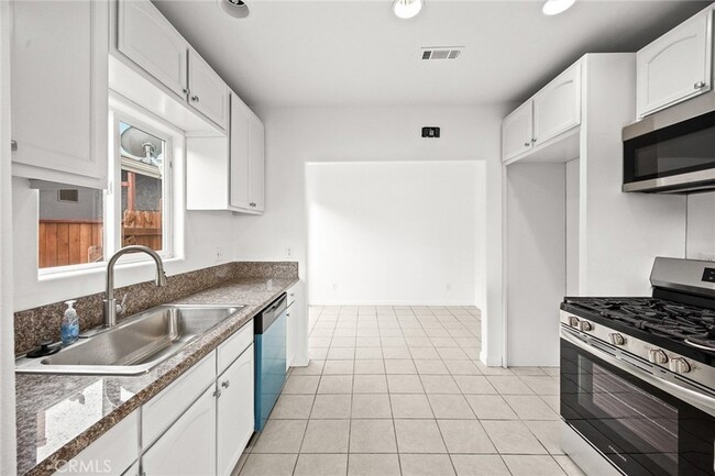 Building Photo - 554 Bonita St